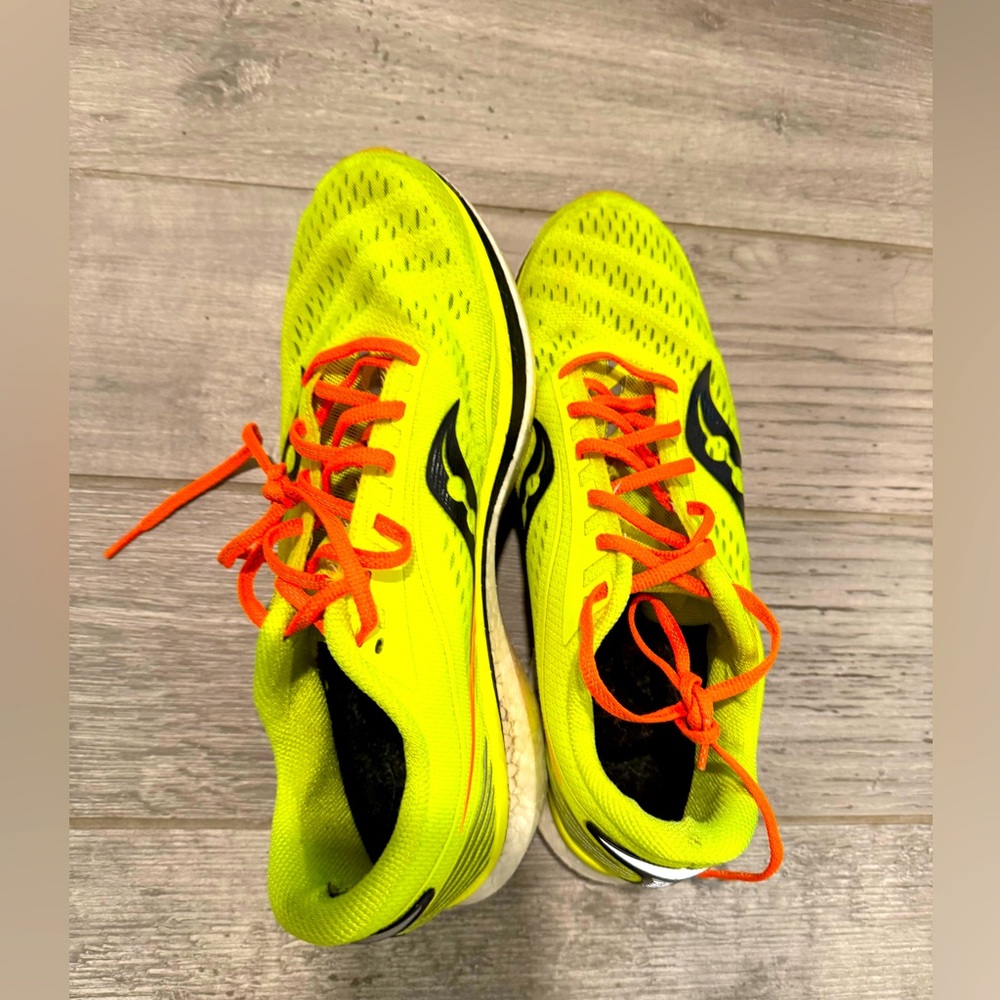 Men’s Saucony endorphin speed size11